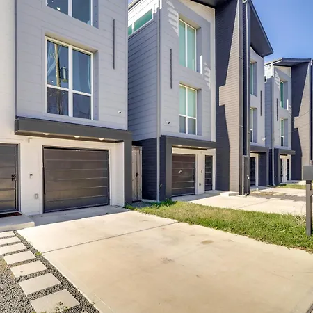 3 Mi To Dtwn Modern Townhome With Yard In Houston-3